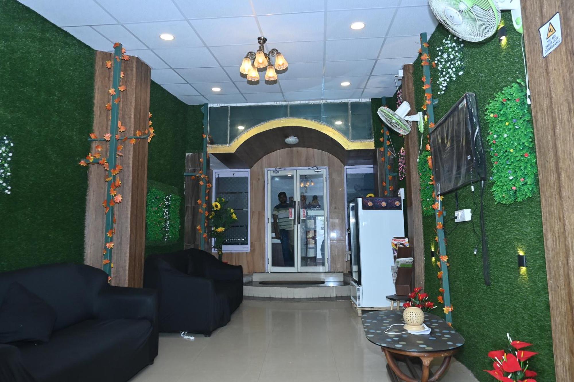 Hotel The Finch Puri Exterior photo