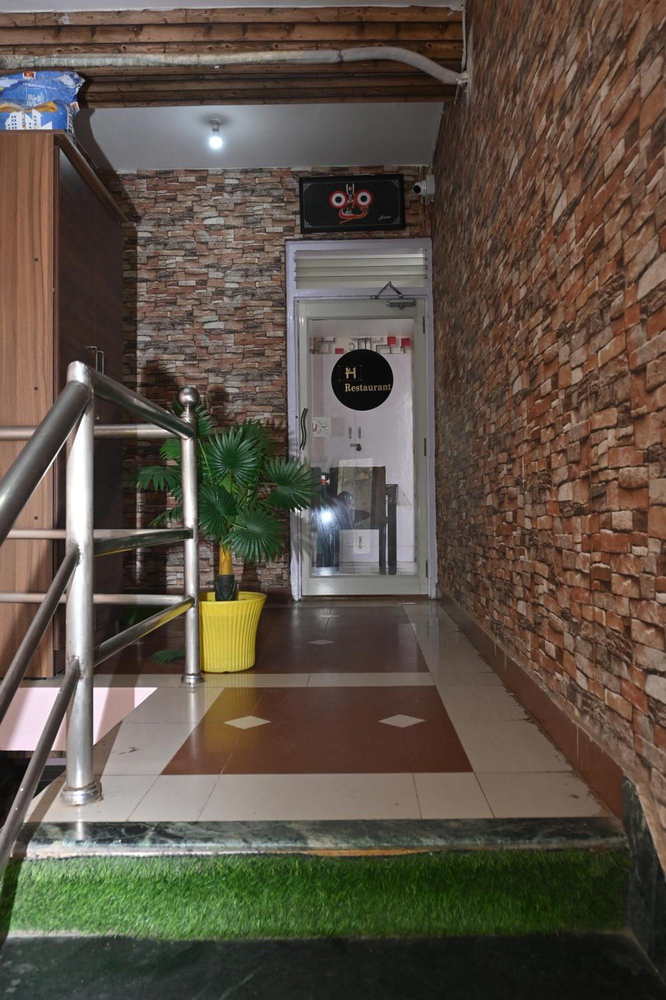 Hotel The Finch Puri Exterior photo